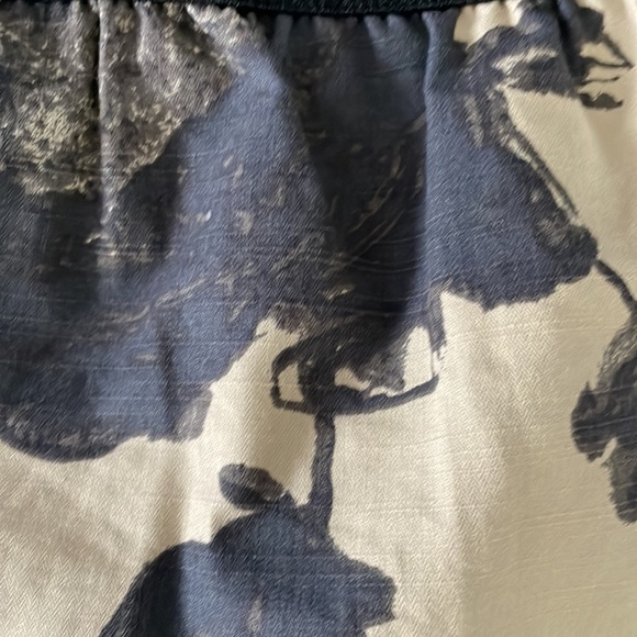 J. CREW Beige, Black & Gray Flower Design Skirt Size 10 - Picture 4 of 6